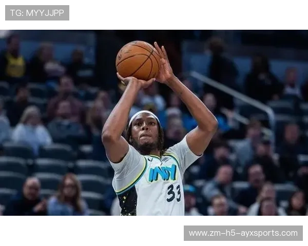 尼克斯怀特突破分球，稳稳命中外线三分